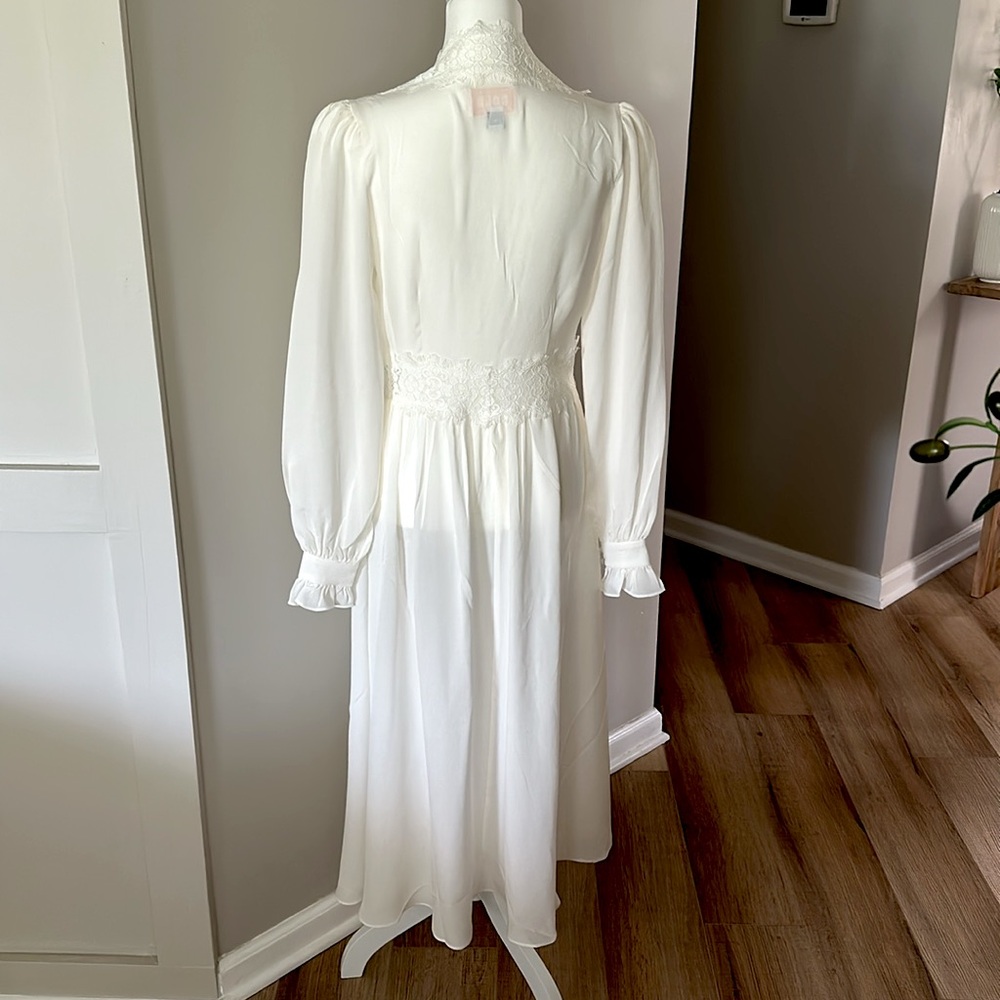 Stone Cold Fox Robe - Picture 6 of 8